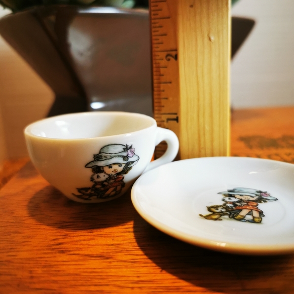 Vintage Japan Miniature Ceramic Tea Cup and Saucer Girl in Big Hat with Kitties - Picture 16 of 16